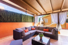 Home2Book Fantastic 160m2 Terrace Flat & BBQ